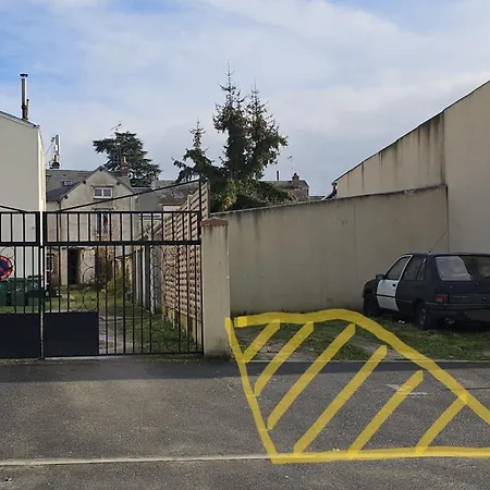Appartement F2 Orleans 42M2, Parking, 4 Couchages Et Lit Bebe Exterior photo